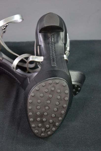 TOD'S Escarpins compensés cuir noir et lamé...
