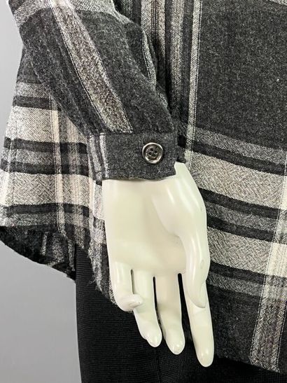 BURBERRY Lot de 2 chemisiers voile de coton...