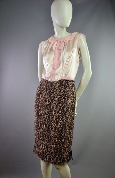 LOUIS VUITTON Robe en tweed et satin de soie...