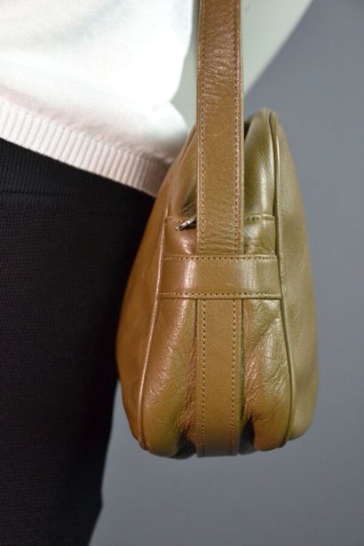 COURRÈGES PARIS Sac Caméra besace en cuir...