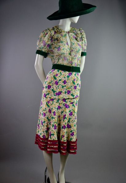 LOUIS VUITTON Ensemble en soie fleuri finitions...