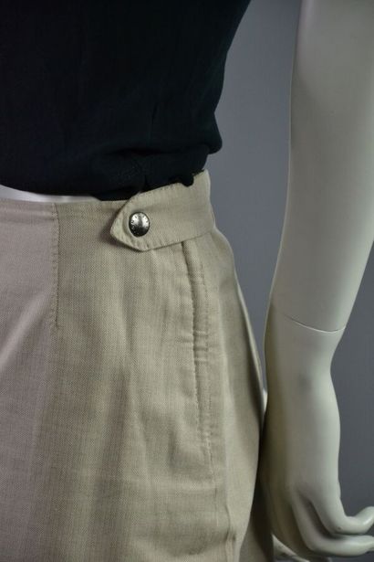 LOUIS VUITTON 2 jupes en coton ton beige...
