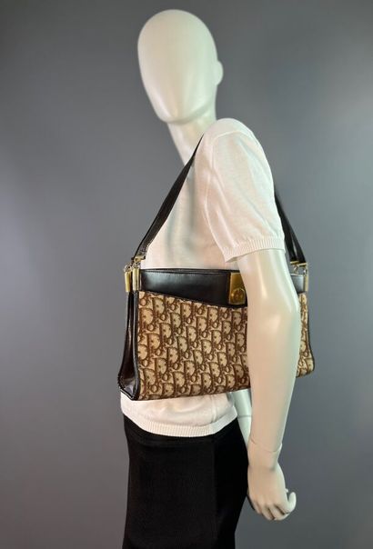 CHRISTIAN DIOR Sac baguette en toile monogram...