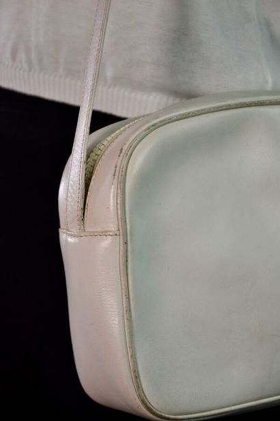 CELINE PARIS Sac besace bandoulière en cuir...