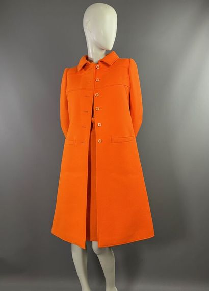 COURRÈGES PARIS - Manteau orange en lainage...