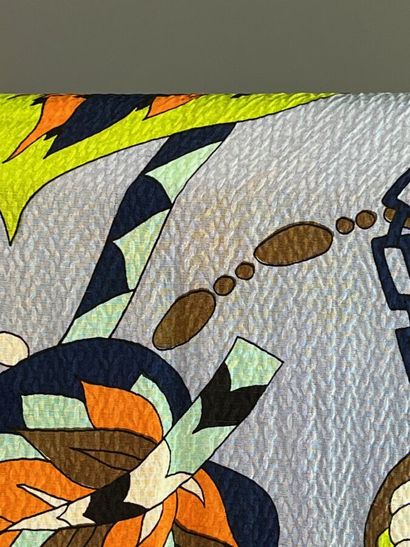 YSL, GIVENCHY, PATOU, FERAUD Lot de 4 foulards...