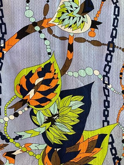 YSL, GIVENCHY, PATOU, FERAUD Lot de 4 foulards...
