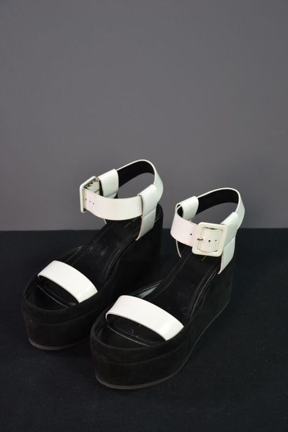 CELINE PARIS Chaussures compensées en cuir...