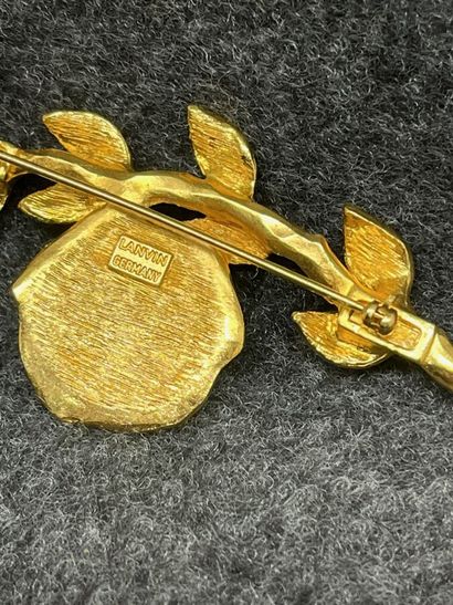 LANVIN PARIS Broche dorée à motif de branche

Le...
