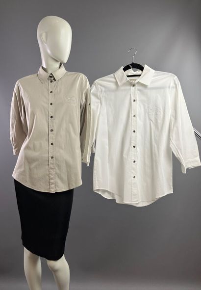 BURBERRY Lot de 2 chemisiers en coton blanc...