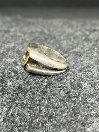 Chevalière en argent monogram CC

Le modèle...