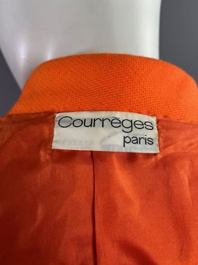 COURRÈGES PARIS - Manteau orange en lainage...