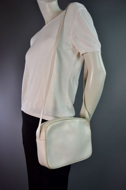 CELINE PARIS Sac besace bandoulière en cuir...