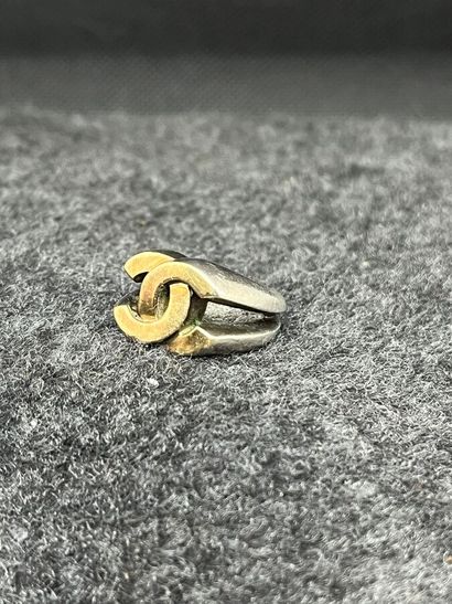 Chevalière en argent monogram CC

Le modèle...