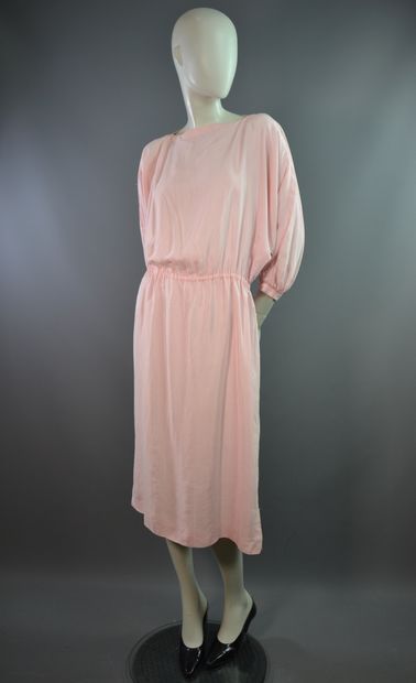 COURREGES PARIS Robe d'été en soie rose clair...