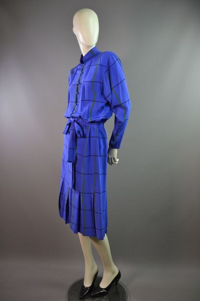 GUY LAROCHE Diffusion - Robe en soie indigo...