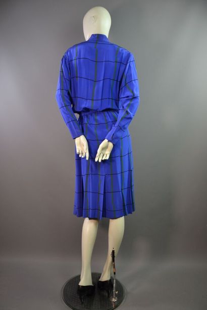 GUY LAROCHE Diffusion - Robe en soie indigo...