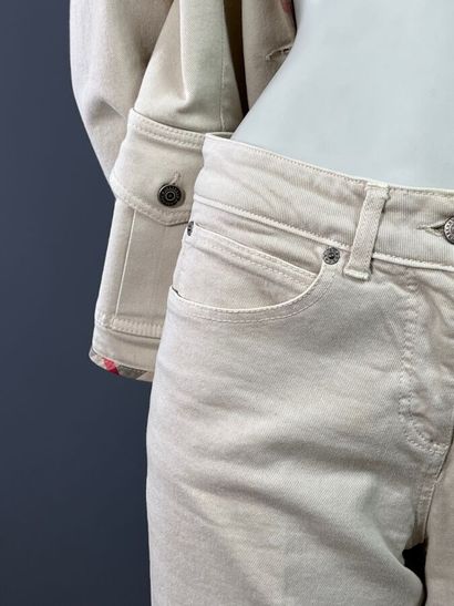 BURBERRY Lot comprenant une veste et un pantalon...