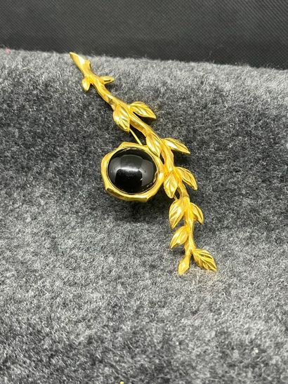 LANVIN PARIS Broche dorée à motif de branche

Le...