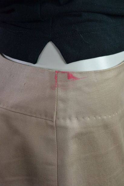 LOUIS VUITTON 2 jupes en coton ton beige...