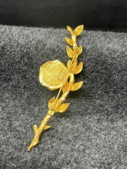 LANVIN PARIS Broche dorée à motif de branche

Le...