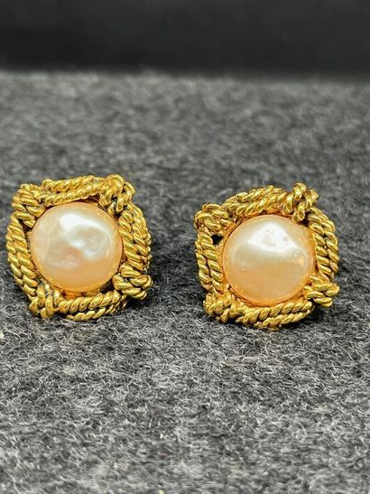 CHANEL Boucles d'oreilles clips en métal...