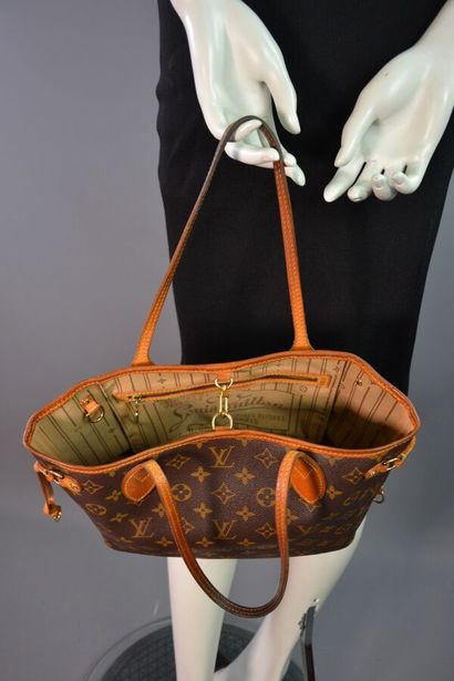 LOUIS VUITTON Sac NEVERFULL P.M monogram...