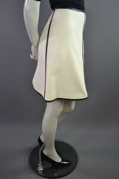 COURRÈGES PARIS Jupe trapèze en laine beige...