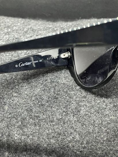CARTIER PARIS Lunettes de soleil 140 noires...