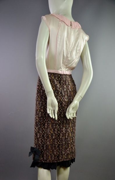 LOUIS VUITTON Robe en tweed et satin de soie...
