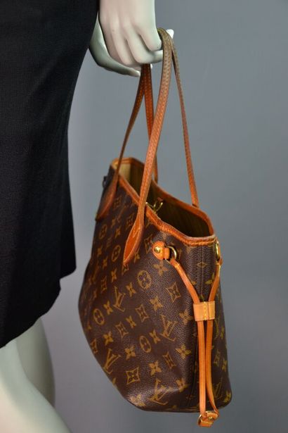 LOUIS VUITTON Sac NEVERFULL P.M monogram...