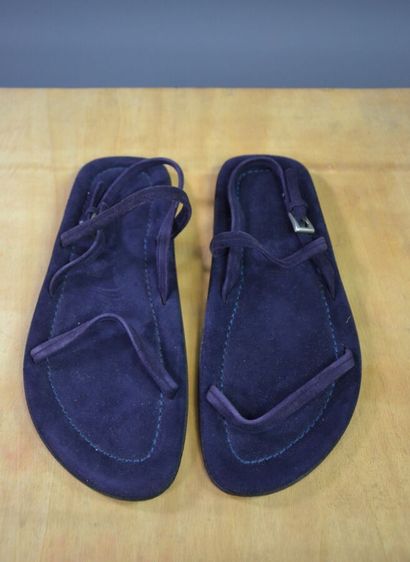 PRADA Homme Sandales en cuir velours aubergine...