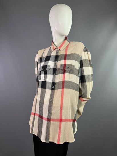 BURBERRY lot de deux chemises Tartan beige...