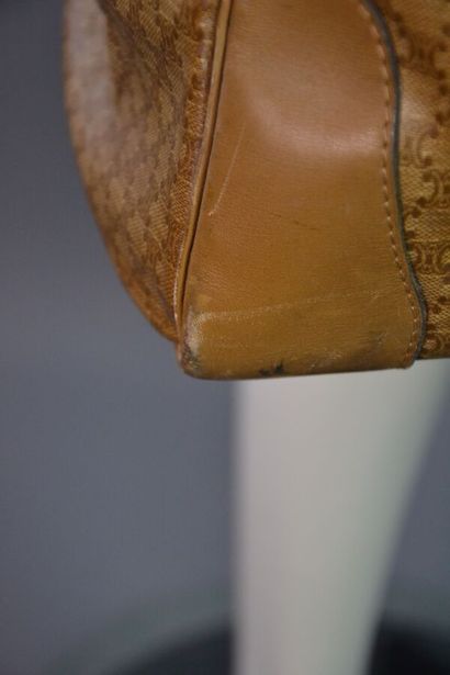CELINE PARIS Sac Boston en toile monogram...