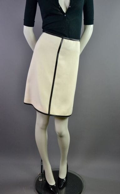 COURRÈGES PARIS Jupe trapèze en laine beige...