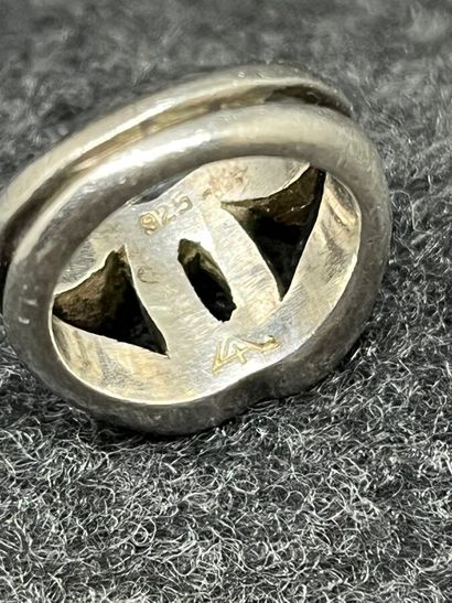 Chevalière en argent monogram CC

Le modèle...