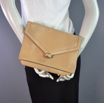 CHRISTIAN DIOR Sac pochette en cuir beige...