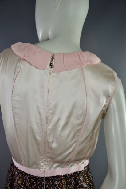 LOUIS VUITTON Robe en tweed et satin de soie...