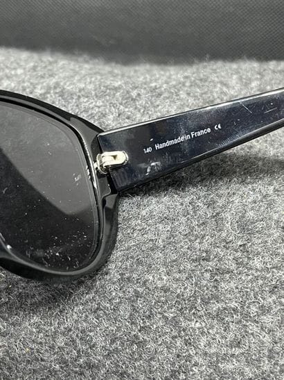 CARTIER PARIS Lunettes de soleil 140 noires...