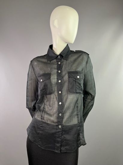 BURBERRY Lot de 2 chemisiers saharienne noir...