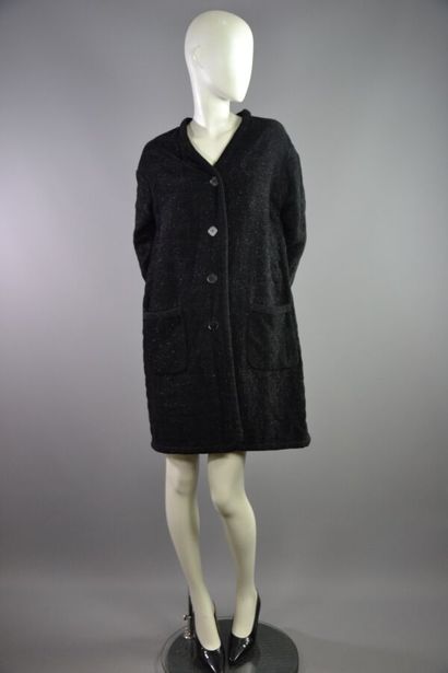 ROCHAS Manteau noir et lurex T 42

Le modèle...