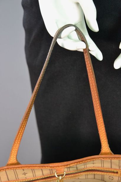 LOUIS VUITTON Sac NEVERFULL P.M monogram...