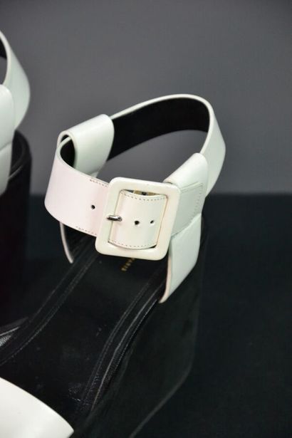 CELINE PARIS Chaussures compensées en cuir...