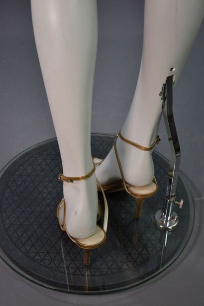 CHRISTIAN DIOR Escarpins ouverts cuir maé...