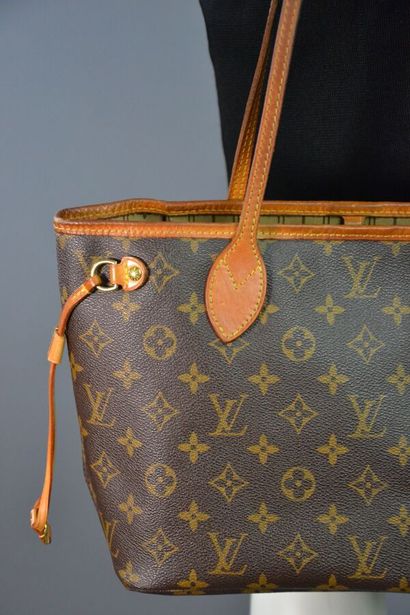 LOUIS VUITTON Sac NEVERFULL P.M monogram...