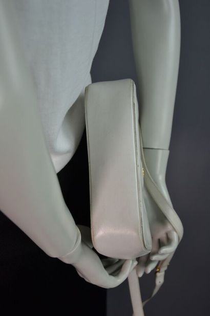 CELINE PARIS Sac besace bandoulière en cuir...