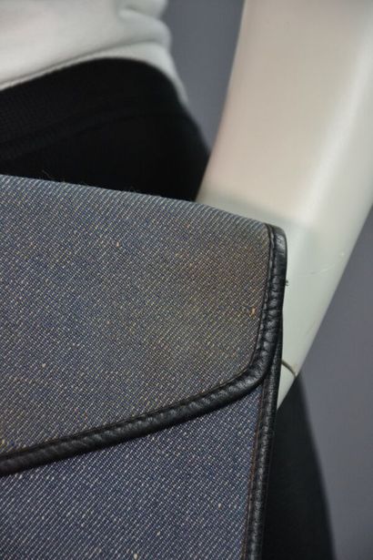 CELINE PARIS Pochette en toile denim brut...
