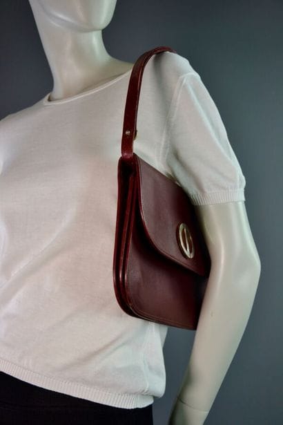 CHRISTIAN DIOR Sac en cuir bordeaux monogram...