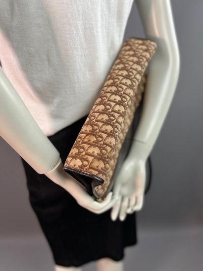 CHRISTIAN DIOR Sac baguette en toile monogram...