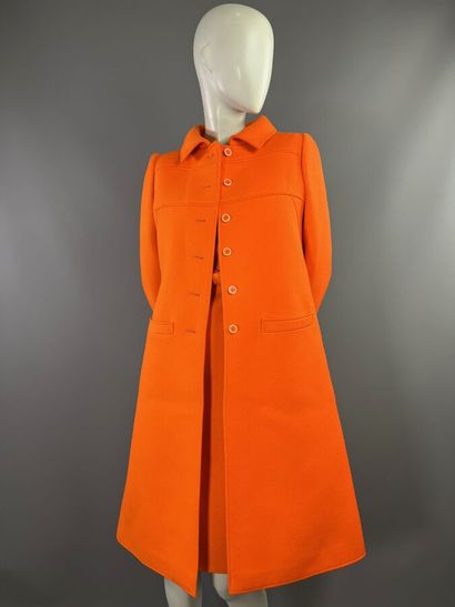 COURRÈGES PARIS - Manteau orange en lainage...